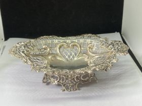 A HALLMARKED LONDON SILVER PIERCED DISH GROSS WEIGHT 122 GRAMS