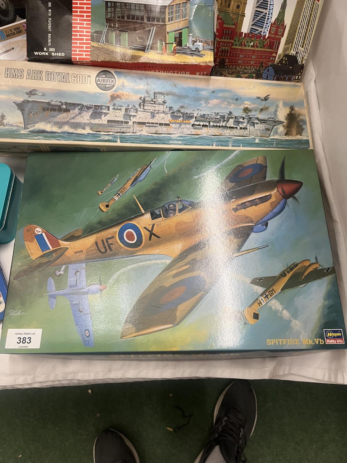 AN ASSORTMENT OF MODEL KITS TO INCLUDE AIRFIX, KITECH AND HASEGAWA ETC - Bild 2 aus 6