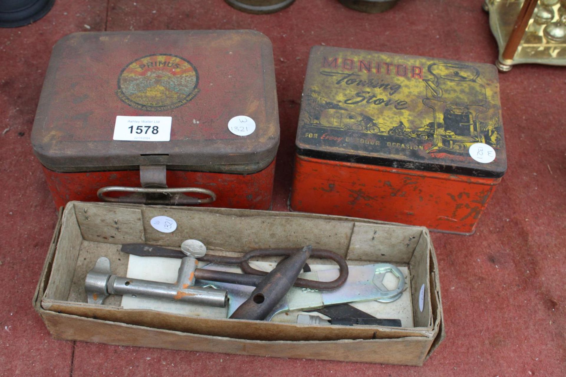 A VINTAGE CAMPING STOVE, METHOLATED SPIRITS AND ACCESSORIES ETC - Image 5 of 5