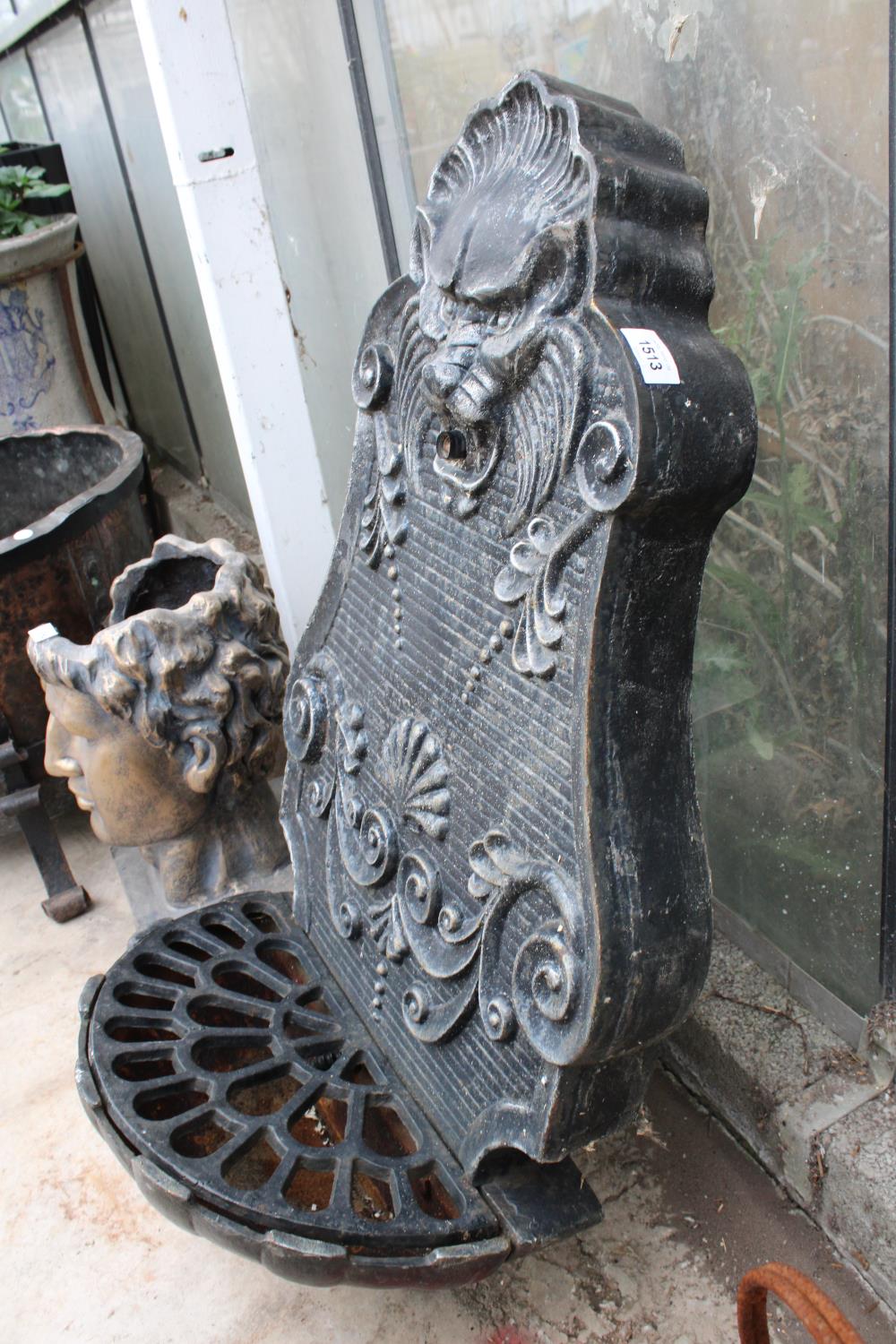 A VINTAGE HEAVY DECORATIVE LION HEAD CAST IRON WALL MOUNTED WATER FEATURE (H:82CM W:49CM) - Image 3 of 3