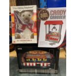 THREE VARIOUS BOXED ITEMS TO INCLUDE A RETRO KINGSWAY K.C. BEARIFONE II, A CANDY GRABBER AND A