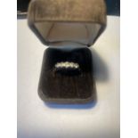 A SILVER AND 9 CARAT GOLD RING WITH FIVE IN LINE CLEAR STONES IN A PRESENTATION BOX