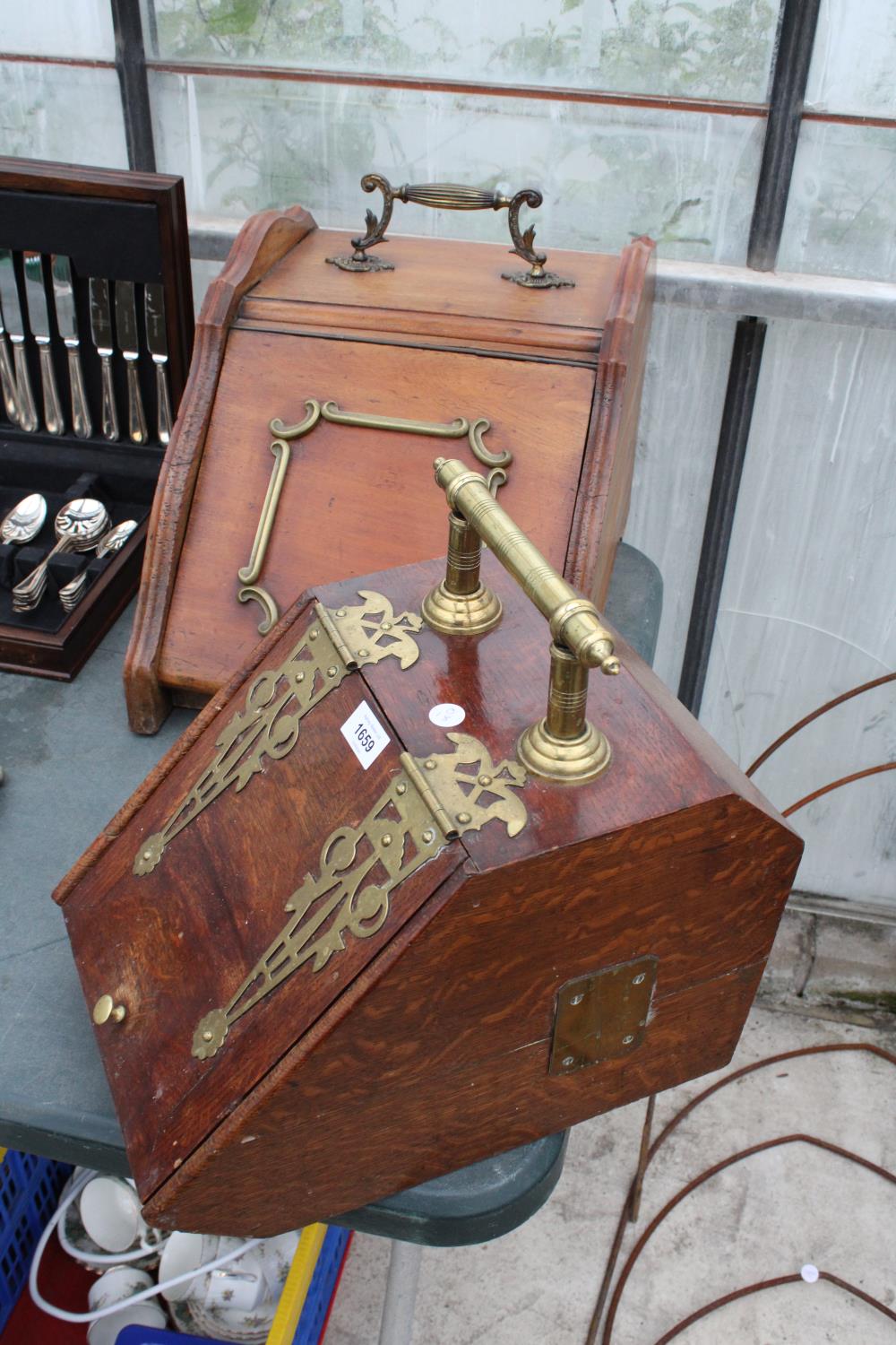 TWO VINTAGE WOODEN OAK PERDONIUMS WITH BRASS DETAIL - Image 2 of 2