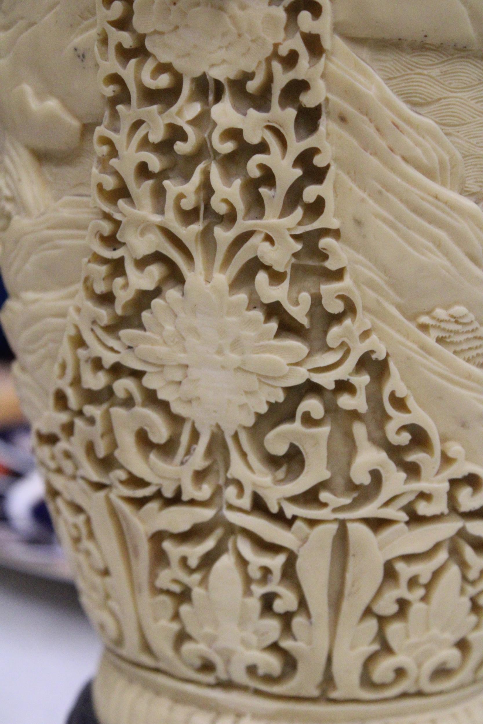 A LARGE CHINESE CARVED RESIN VASE WITH ELEPHANT HANDLES - Image 8 of 9