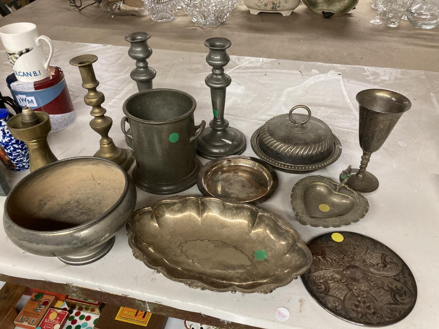 A QUANTITY OF BRASSWARE, ETC TO INCLUDE BRASS AND PEWTER CANDLESTICKS, A VASE, BOWLS, ETC - Image 2 of 2