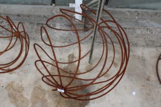 A SPHERICAL STEEL GARDEN PLANT GROWING FRAME (D:60CM)