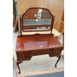 A MID 20TH CENTURY MAHOGANY DRESSING TABLE ON CABRIOLE LEGS, 42" WIDE