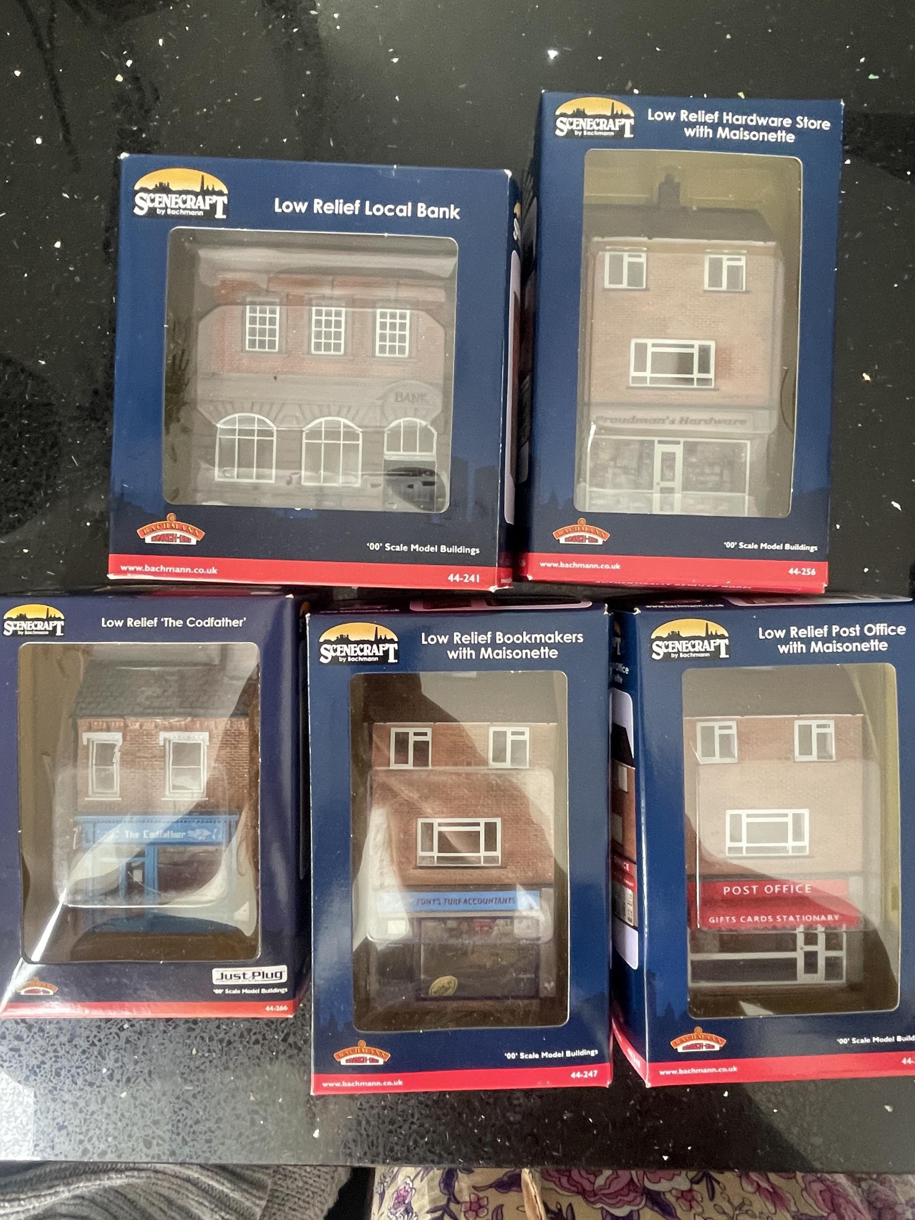 FIVE BOXED SCENECRAFT BY BACHMANN 00 GAUGE BUILDINGS TO INCLUDE POST OFFICE, CHIP SHOP, BOOKIES,