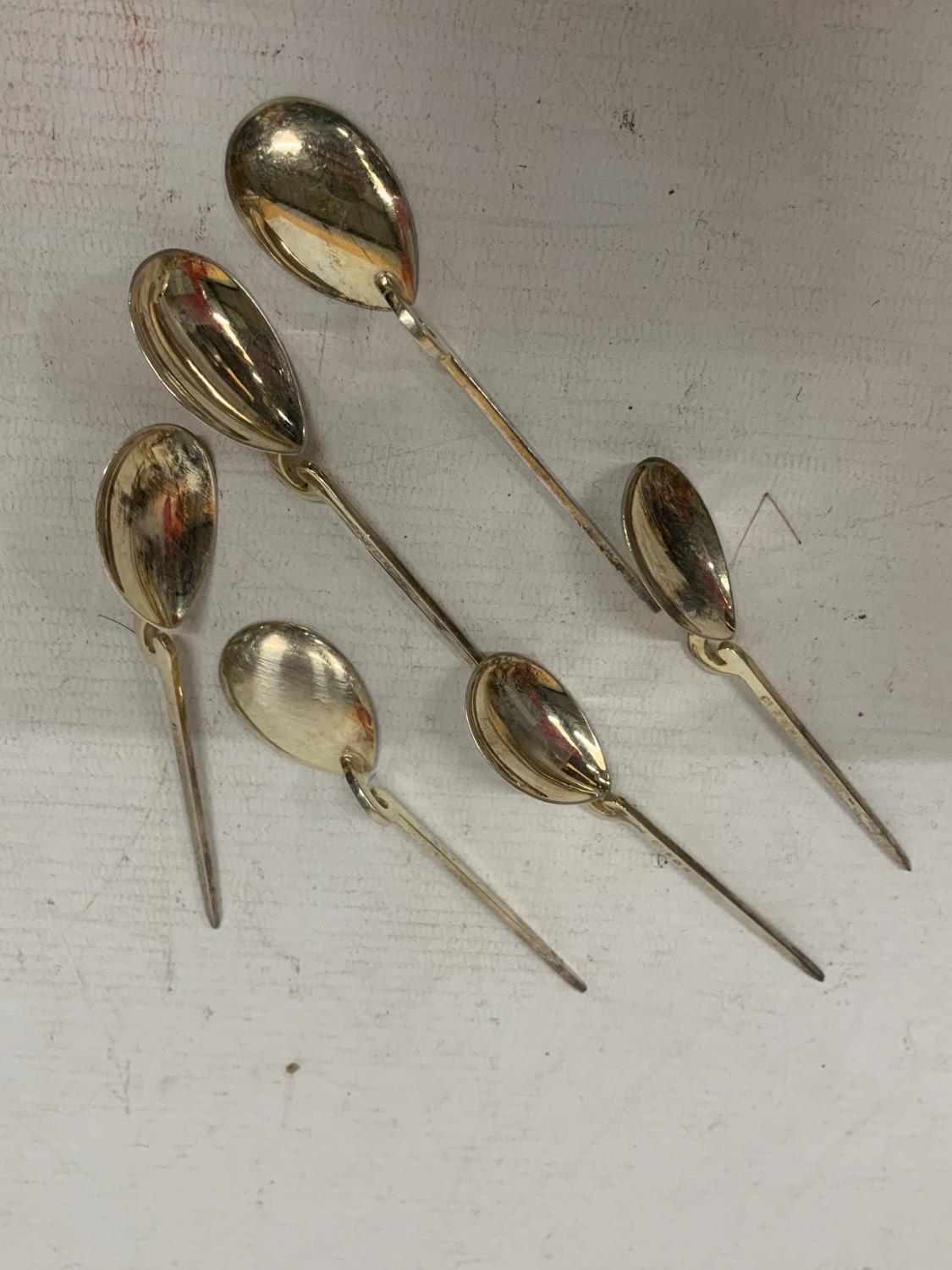 SIX HALLMARKED BIRMINGHAM SILVER ARTS AND CRAFTS TEA SPOONS