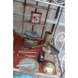 AN ASSORTMENT OF ITEMS TO INCLUDE A CRUMB TRAY AND BRUSH, MAP READING EQUIPMENT AND VINTAGE TINS ETC