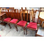 A SET OF FOUR EARLY 20TH CENTURY MAHOGANY DINING CHAIRS WITH SPLAT BACKS ON CABRIOLE LEGS