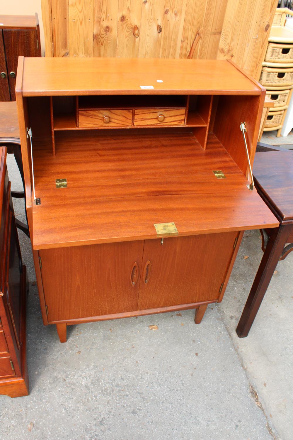 A RETRO TEAK BUREAU WITH DRAWER AND CUPBOARDS TO BASE, 30" WIDE