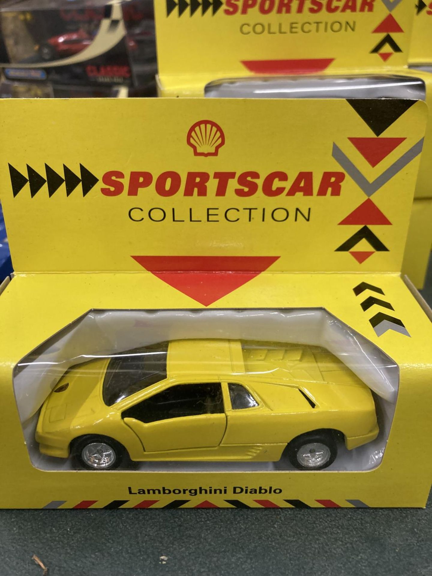 AN ASSORTMENT OF BOXED MODEL CARS TO INCLUDE A CORGI TOYS JAMES BOND ASTON MARTIN D.B.5 AND A NEW - Image 4 of 9