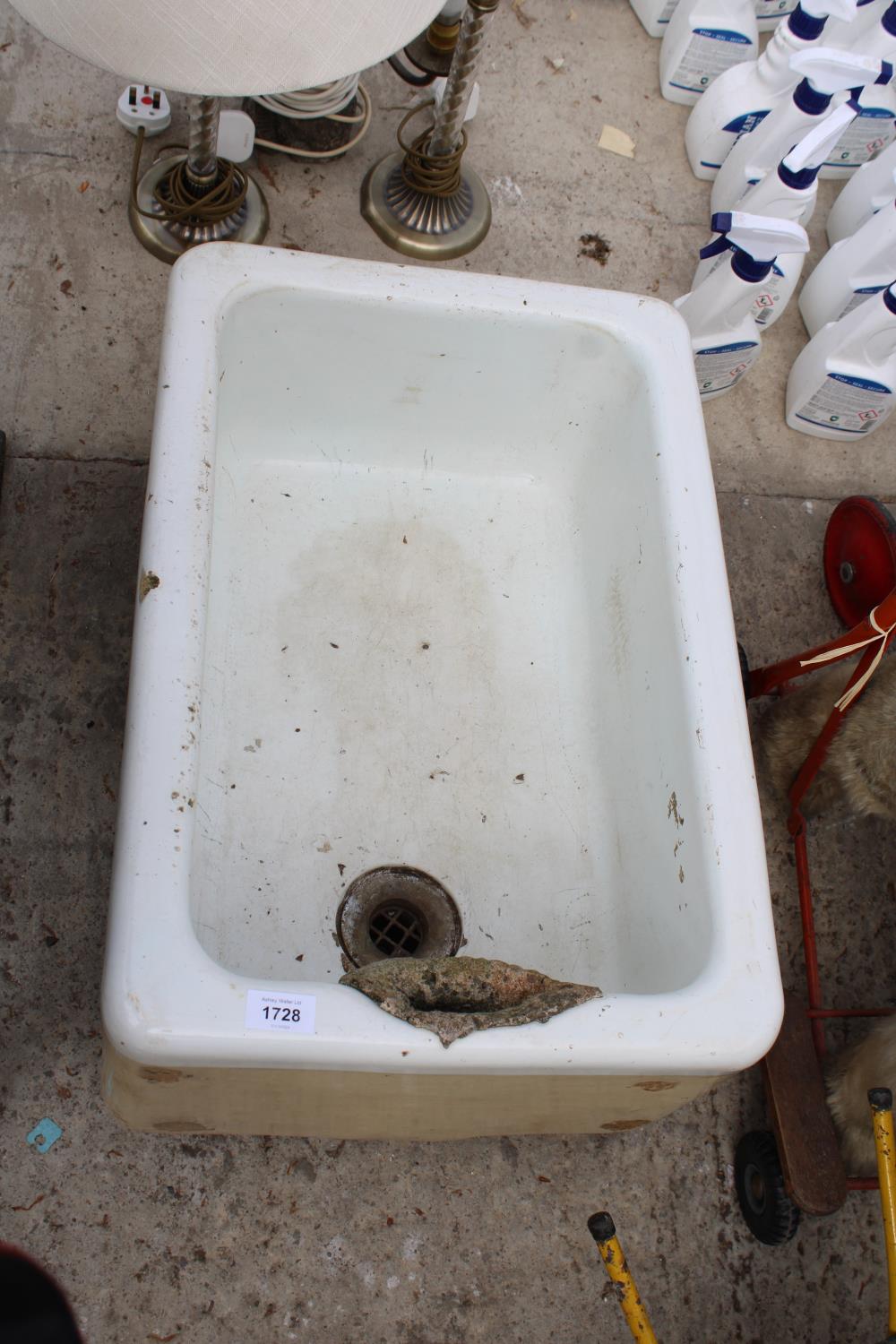 A RETRO WHITE GLAZED SINK