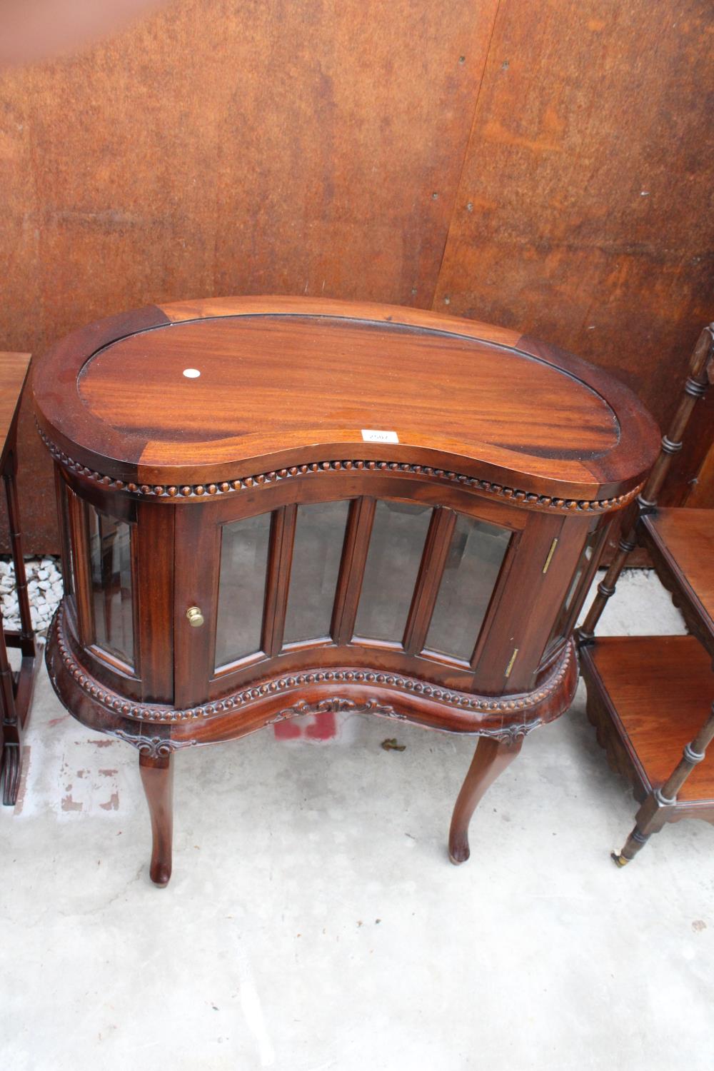 A VICTORIAN STYLE HARDWOOD KIDNEY SHAPED DRINKS CABINET WITH DETACHABLE TRAY