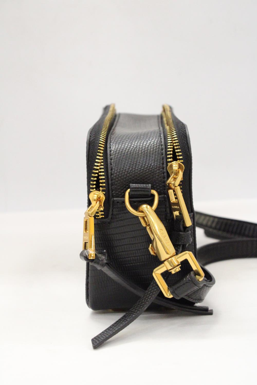 A CARVELA HANDBAG WITH DETACHABLE STRAPS AND DUST BAG (NEW) - Image 5 of 6