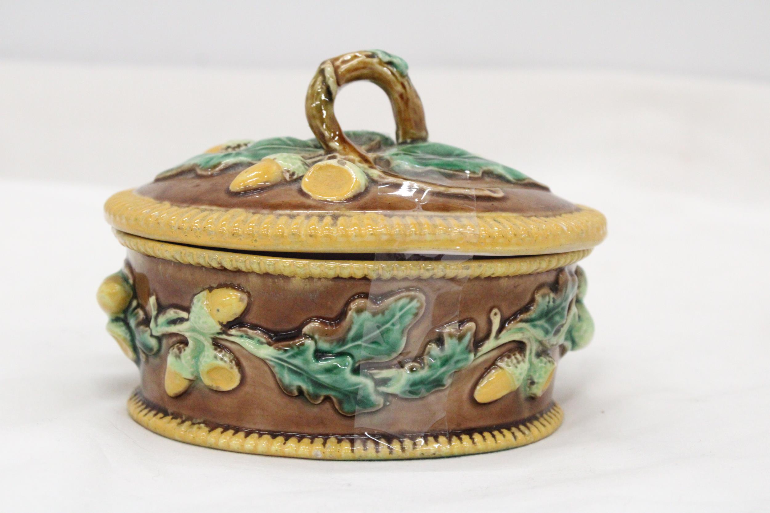 A MAJOLICA, OVAL, LIDDED POT, WITH OAK LEAF AND ACORN DECORATION - Image 4 of 6