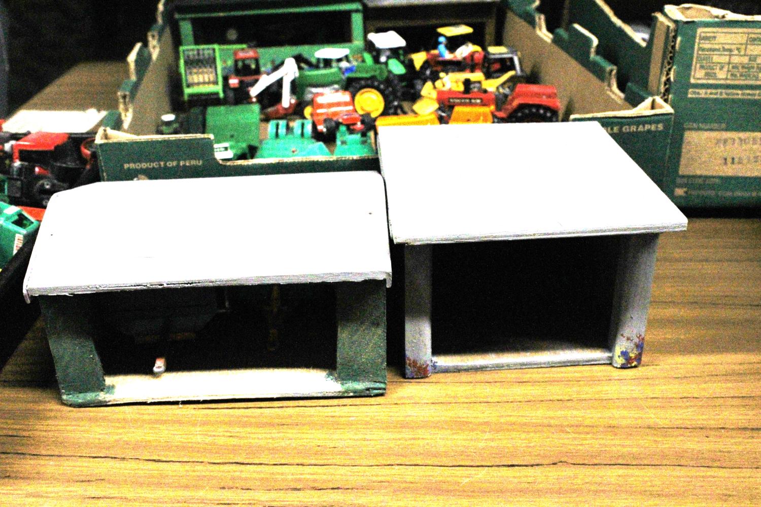 A QUANTITY OF FARM RELATED TOYS AND BUILDINGS - Image 2 of 4