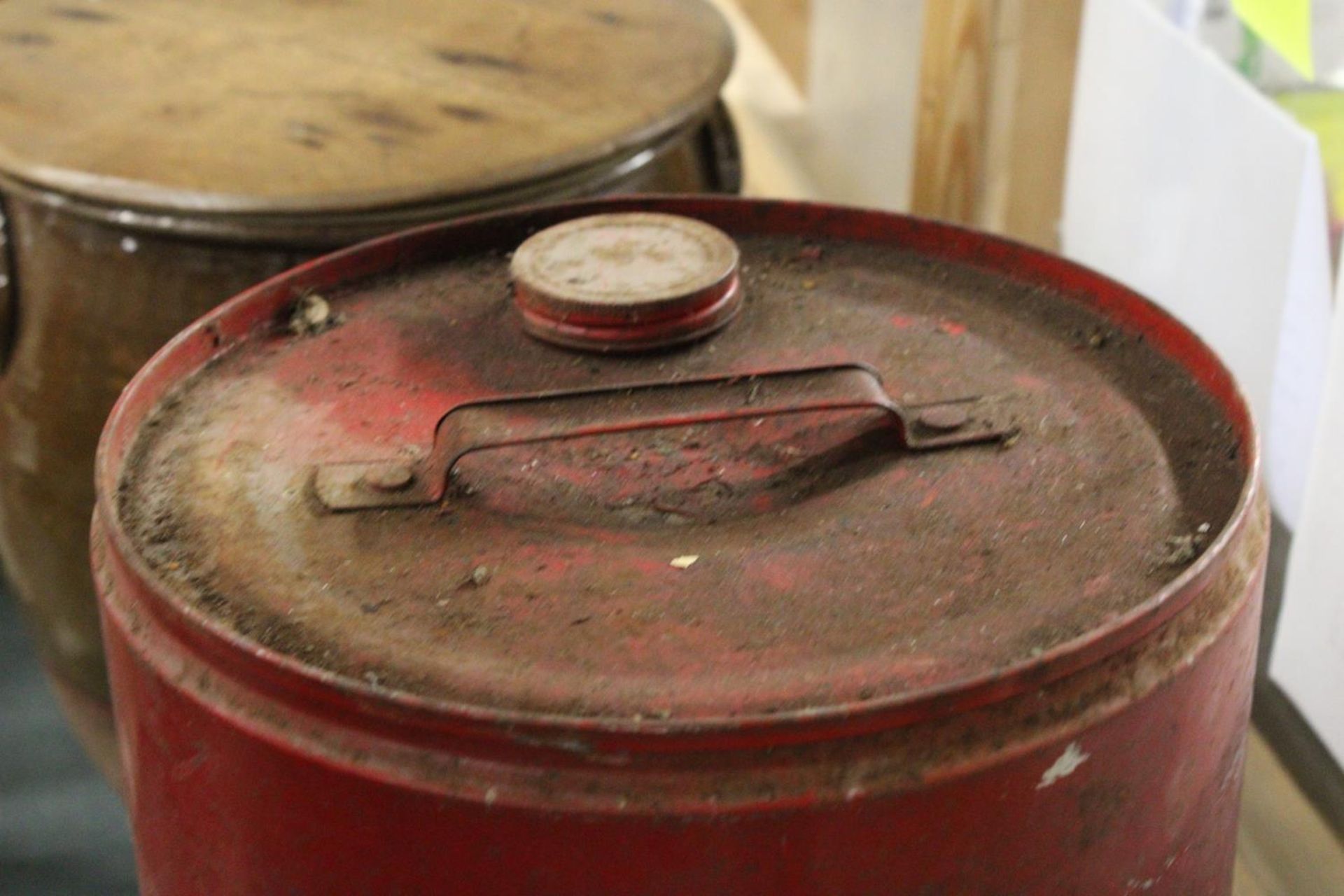 A VINTAGE MOBIL OIL DRUM - Image 5 of 5