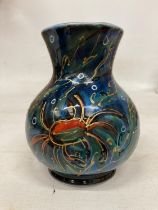 AN ANITA HARRIS HAND PAINTED AND SIGNED IN GOLD CRAB VASE