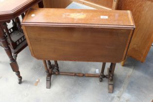 A SMALL MAHOGANY AND INLAID SUTHERLAND TABLE