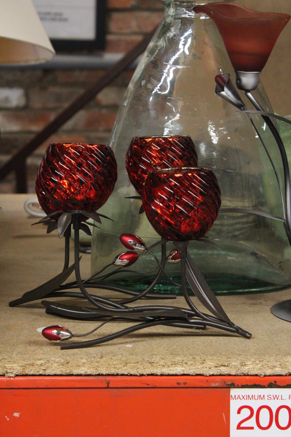 A THREE MODERN GLASS FLOWER DESIGN METAL CANDLE HOLDERS PLUS LARGE GLASS VASE - Image 2 of 4