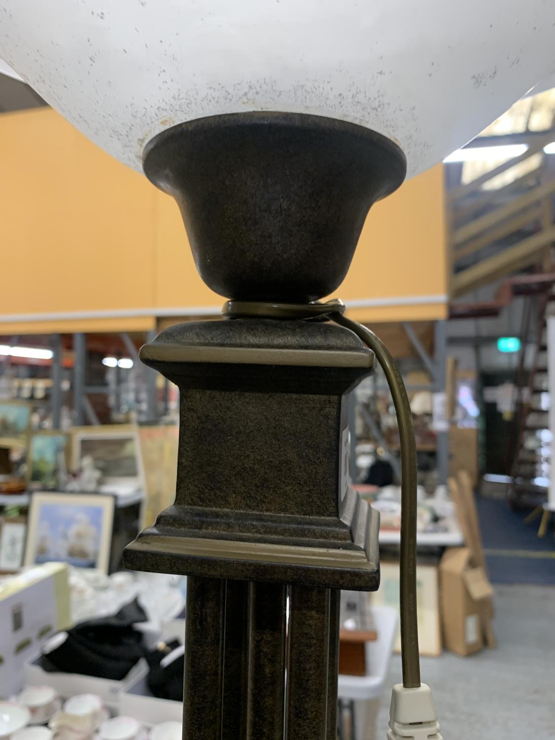 A HEAVY METAL, COLUMN, UPLIGHTER STANDARD LAMP, WITH PEDESTAL BASE, 5FT, 6" TALL - Image 4 of 4