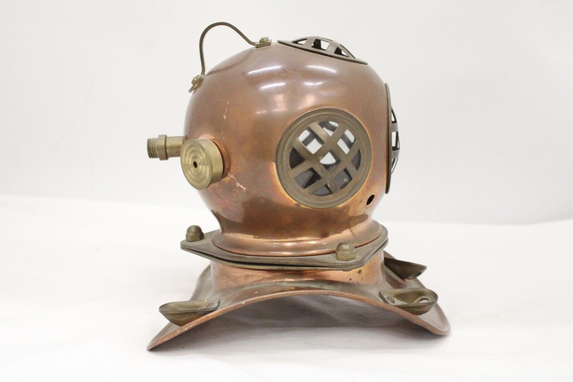 A VINTAGE COPPER AND BRASS DIVERS HELMET - Image 4 of 6