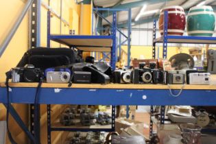 A COLLECTION OF VINTAGE CAMERAS TO INCLUDE A SIX 20 KODAK, AGILUX AGIFLASH, SONY CYBERSHOT, KONICA