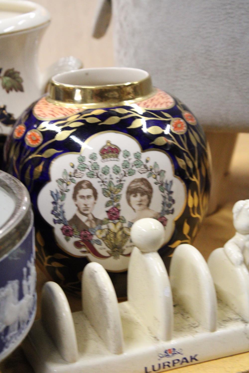 A LARGE WEDGWOOD JASPERWARE STYLE BOWL WITH METAL RIM AND SERVERS, A MASON'S MANDALAY PLANTER, - Image 4 of 6