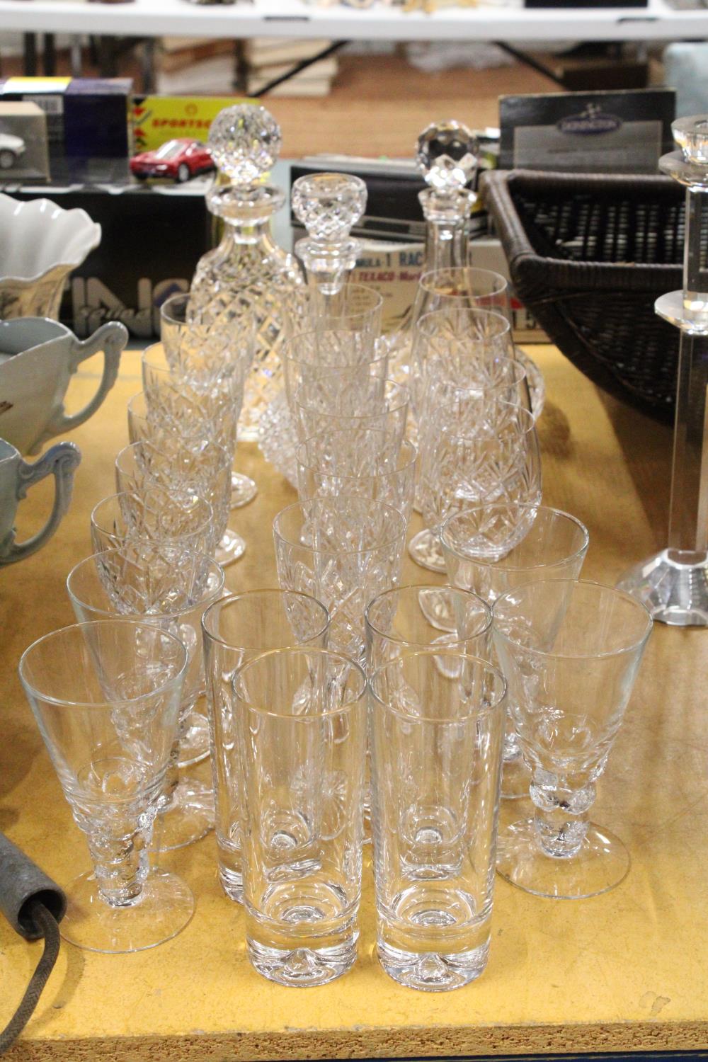 A QUANTITY OF GLASSWARE TO INCLUDE DECANTERS, WINE GLASSES, TUMBLERS, ETC