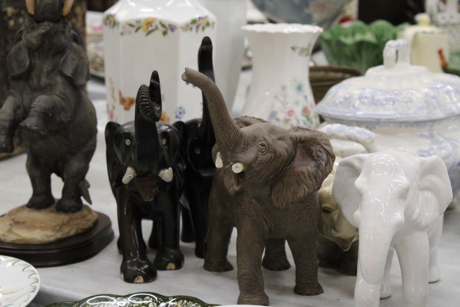 A COLLECTION OF ELEVEN ELEPHANT FIGURES INCLUDING WOODEN AND CERAMIC - Image 5 of 6