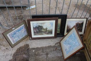 AN ASSORTMENT OF FRAMED PRINTS AND PICTURES