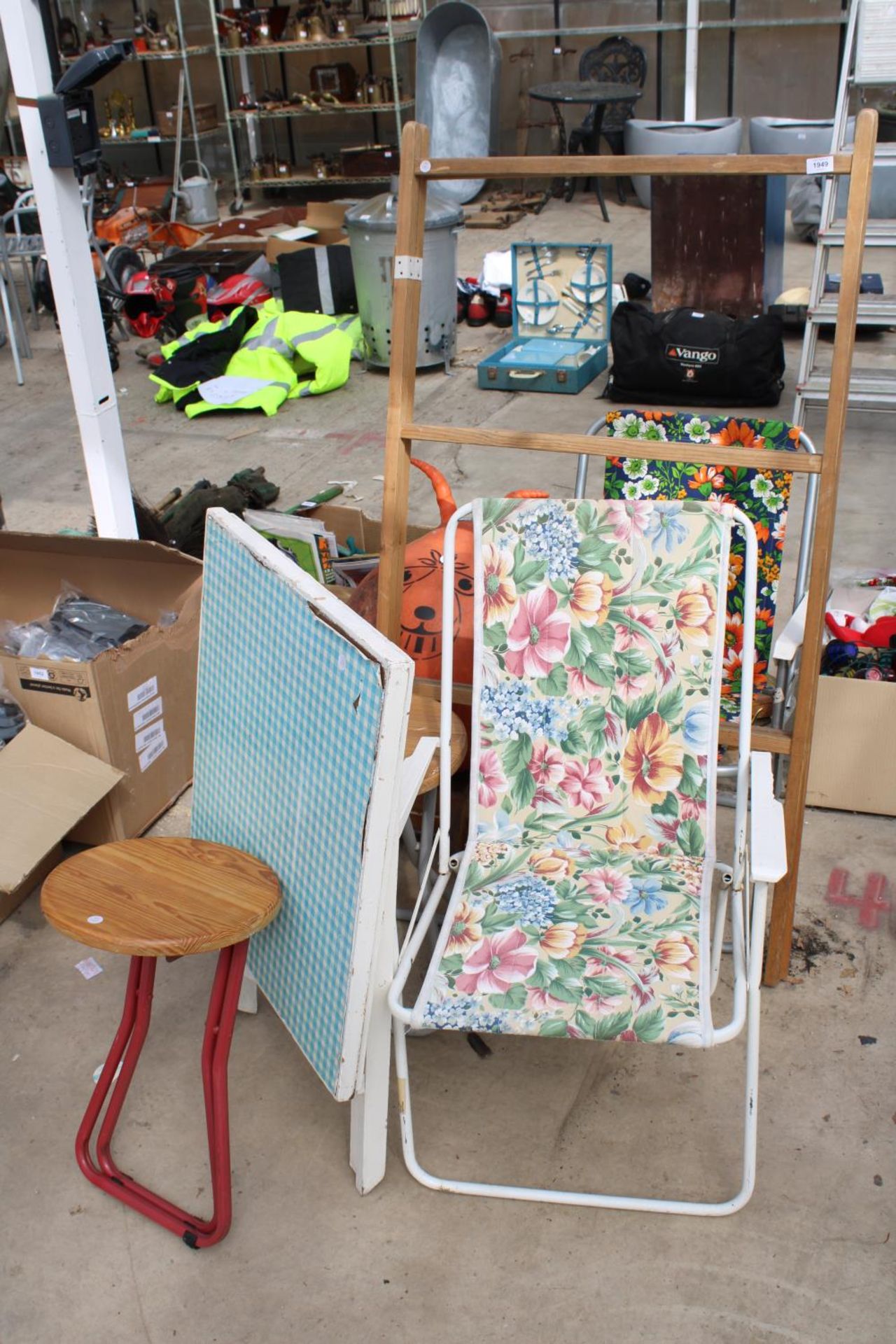AN ASSORTMENT OF ITEMS TO INCLUDE STOOLS, CHAIRS AND A CLOTHES AIRER ETC