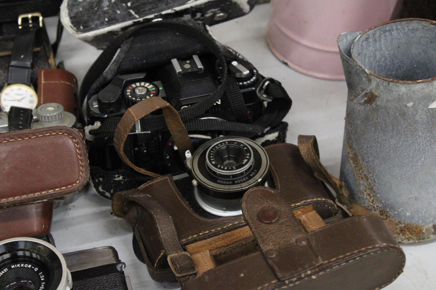 A COLLECTION OF VINTAGE CAMERAS AND ACCESSORIES TO INCLUDE, CHINON CE-5, NIKKOREX, KODAK 35, , - Image 4 of 7