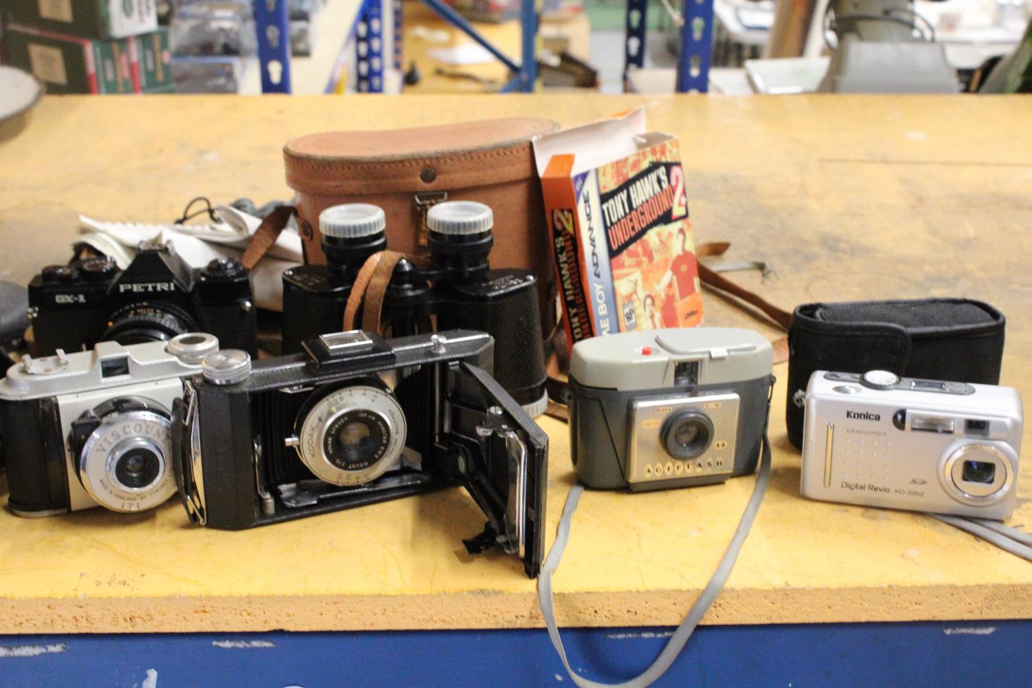 A COLLECTION OF VINTAGE CAMERAS TO INCLUDE A SIX 20 KODAK, AGILUX AGIFLASH, SONY CYBERSHOT, KONICA - Bild 2 aus 7