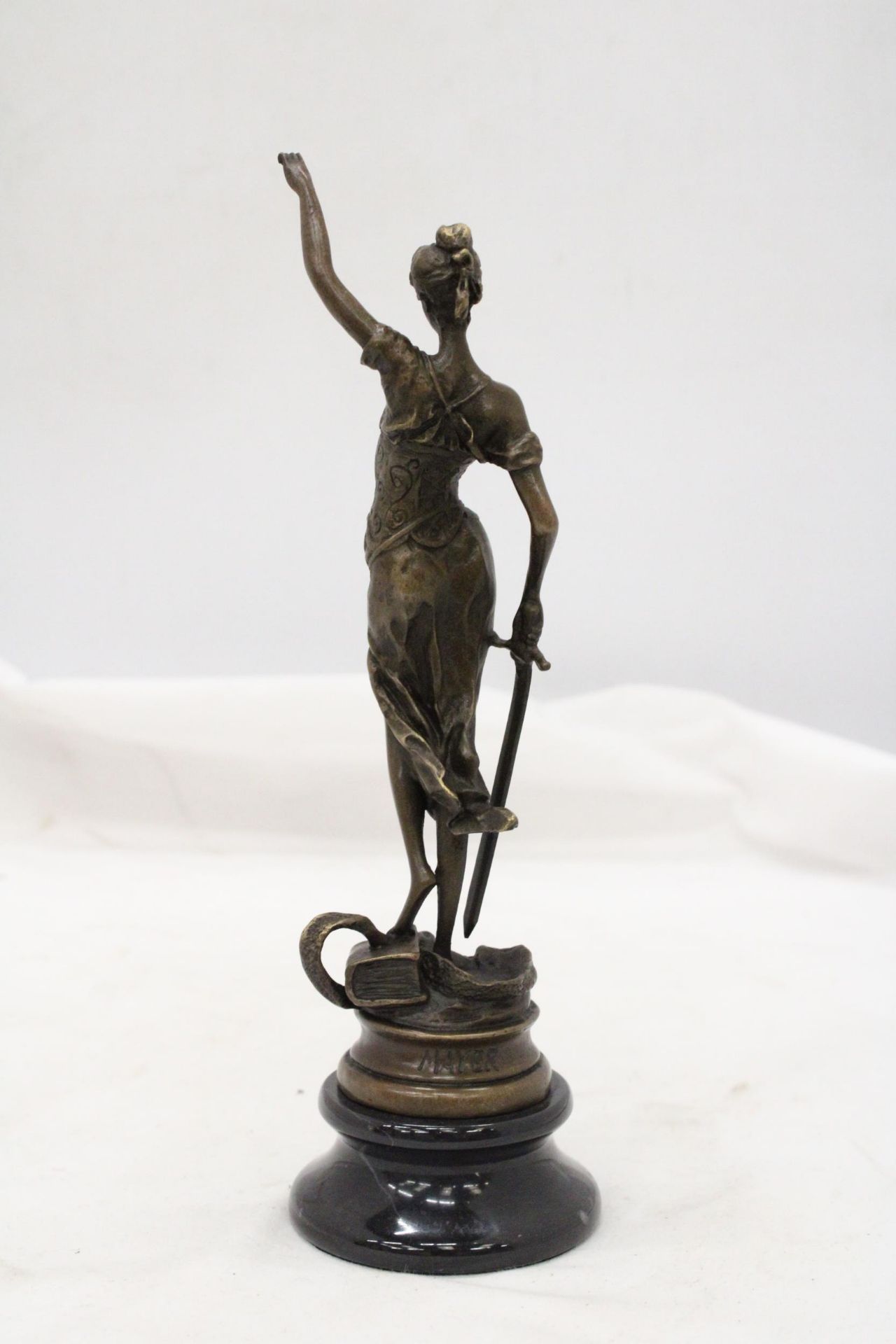 A BRONZE FIGURE BLIND JUSTICE ON A MARBLE BASE SIGNED MATER - Image 3 of 5