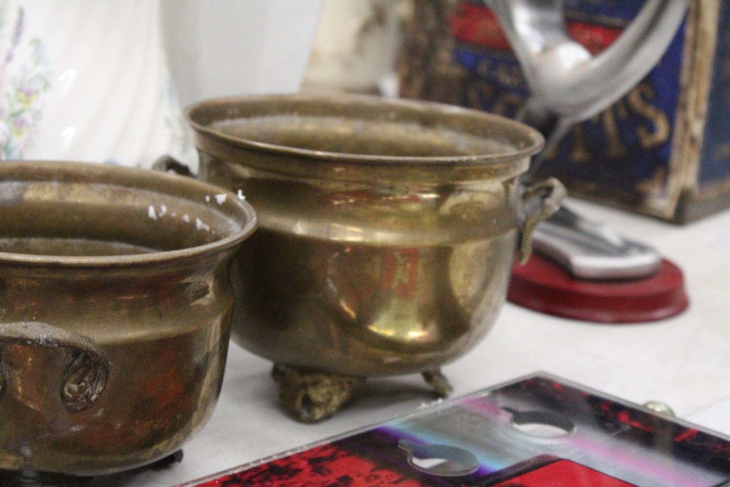 THREE GRADUATED BRASS FOOTED AND HANDLED POTS - Image 5 of 5