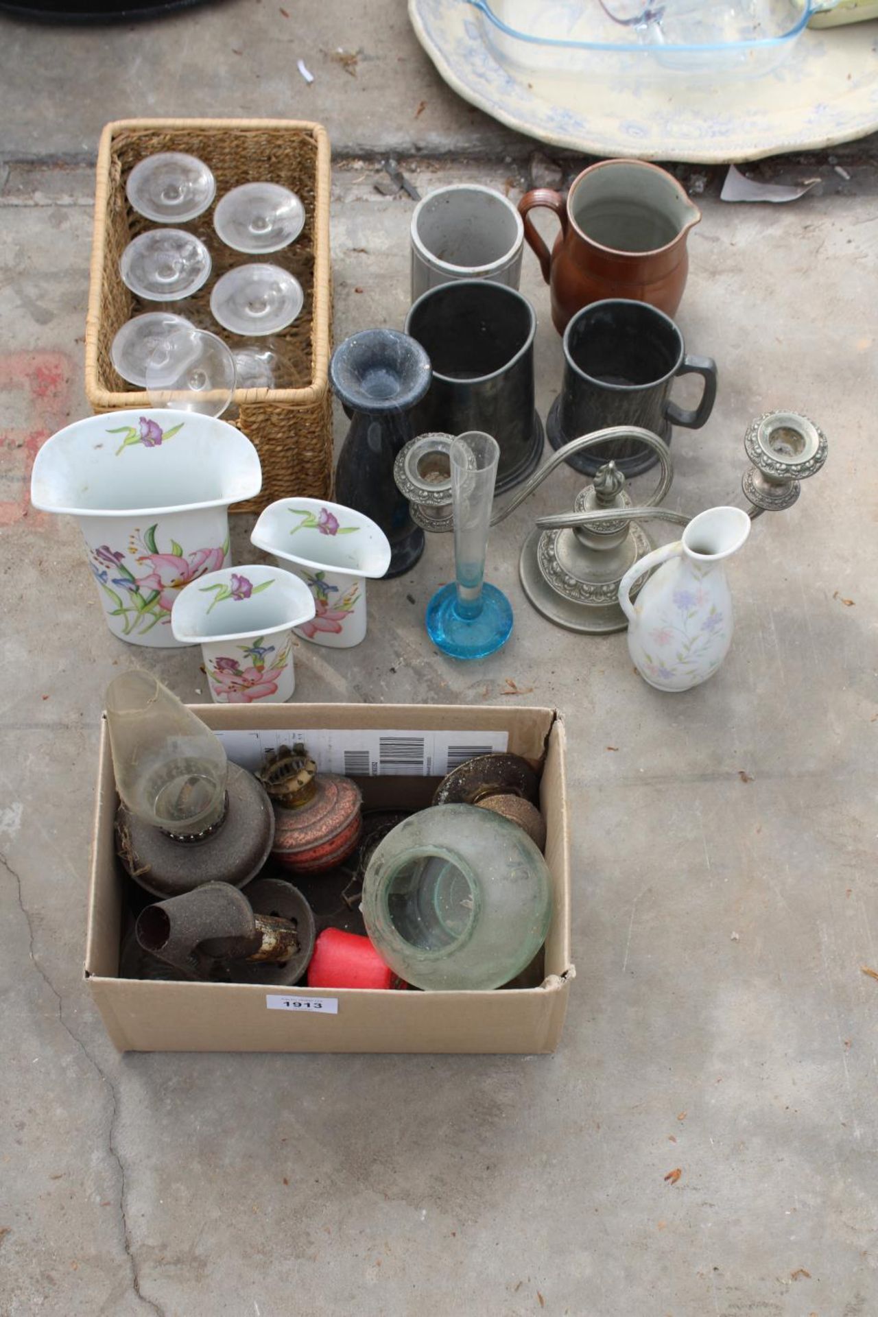 AN ASSORTMENT OF ITEMS TO INCLUDE PARAFIN LAMPS, CERAMIC VASES AND CANDLEHOLDERS ETC