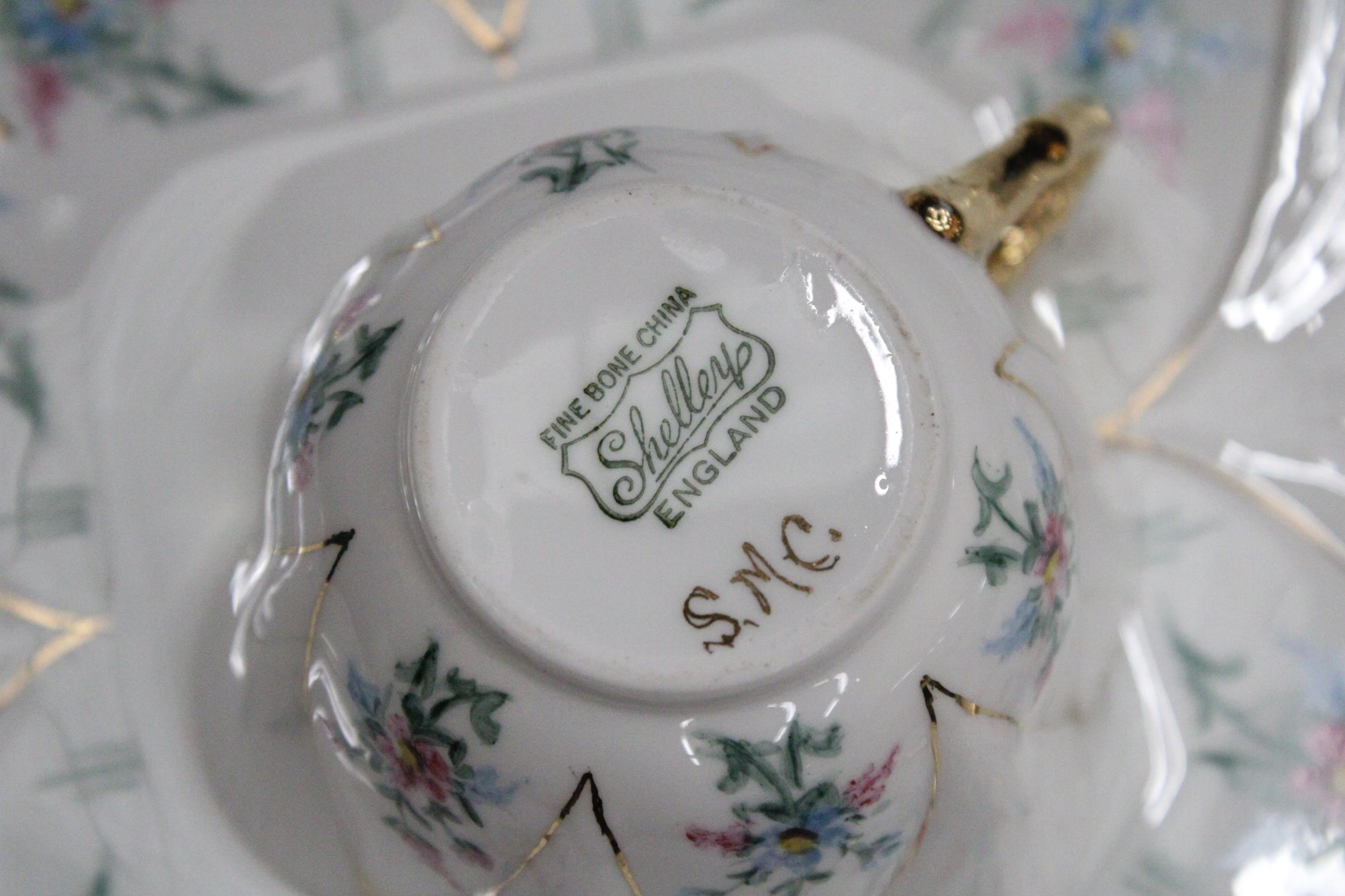 A VINTAGE SHELLEY HANDPAINTED DAINTY SHAPE TEACUPS AND SAUCERS TO INCLUDE SUGAR, CREAMER, CAKE/BREAD - Image 6 of 6