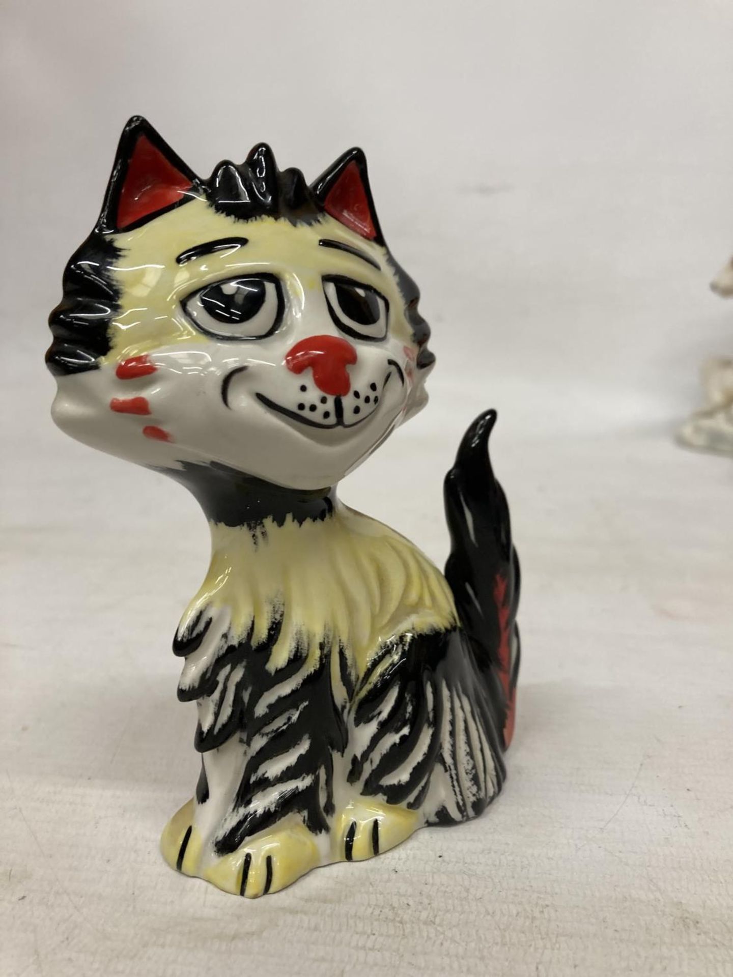 A LORNA BAILEY HAND PAINTED AND SIGNED CAT SHAGGY - Image 5 of 6