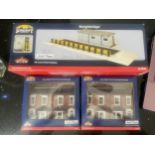 THREE BOXED SCENECRAFT BY BACHMANN 00 GAUGE MODELS TO INCLUDE A WEIGHBRIDGE AND TWO LOW RELIEF FRONT