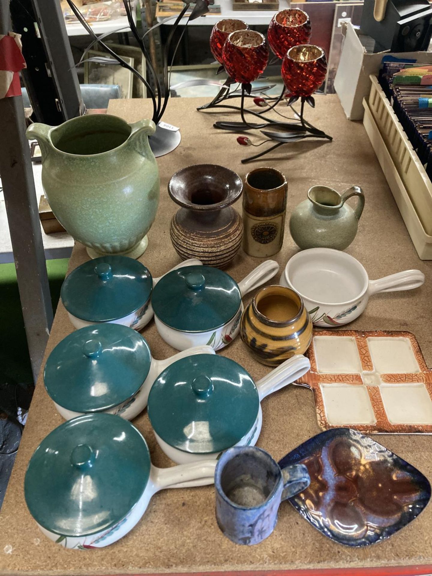 A MIXED LOT OF CERAMICS TO INCLUDE STUDIO POTTERY, DENBY STONEWARE, CROWN DEVON, ETC - Image 2 of 3