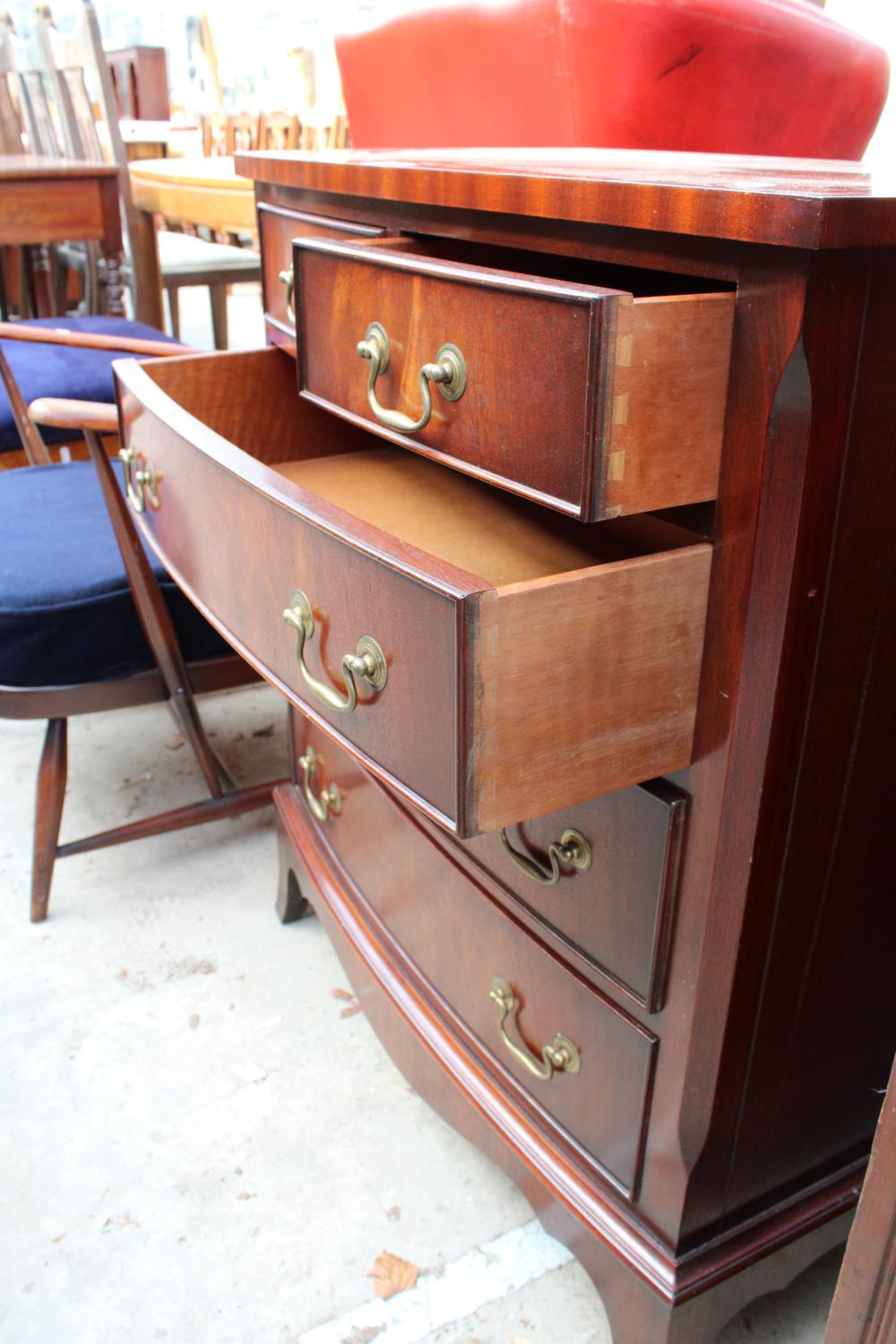 A 19TH CENTURY STYLE MAHOGANY AND CROSSBANDED CHEST OF TWO SHORT AND THREE LONG DRAWERS, 28" WIDE - Image 3 of 4