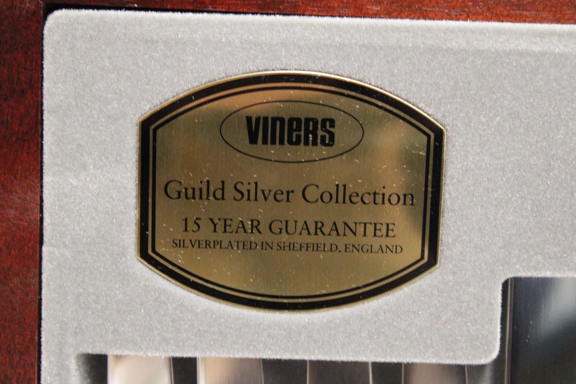 A VINERS TRADITIONAL BEAD 58 PIECE CANTEEN OF CUTLERY FOR 8 PERSONS GUILD SILVER COLLECTION IN CASED - Image 8 of 9