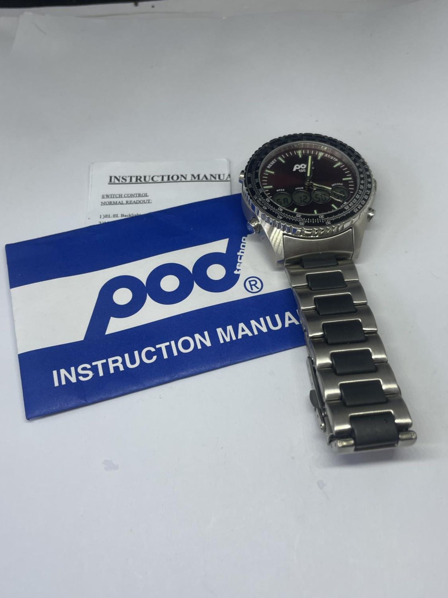 A POD DIVERS WRIST WATCH SEEN WORKING BUT NO WARRANTY