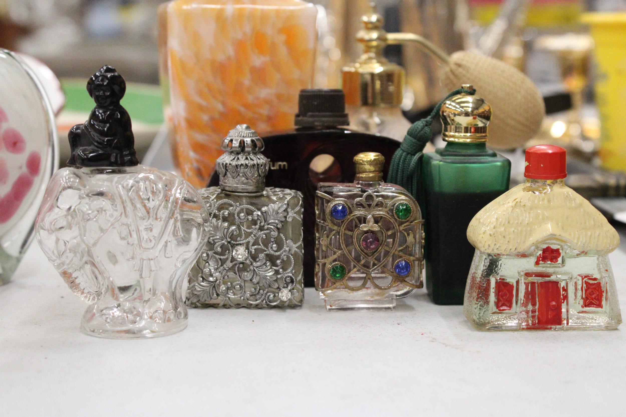 FOUR SMALL VINTAGE SCENT BOTTLES AND FOUR LARGER - Image 2 of 4
