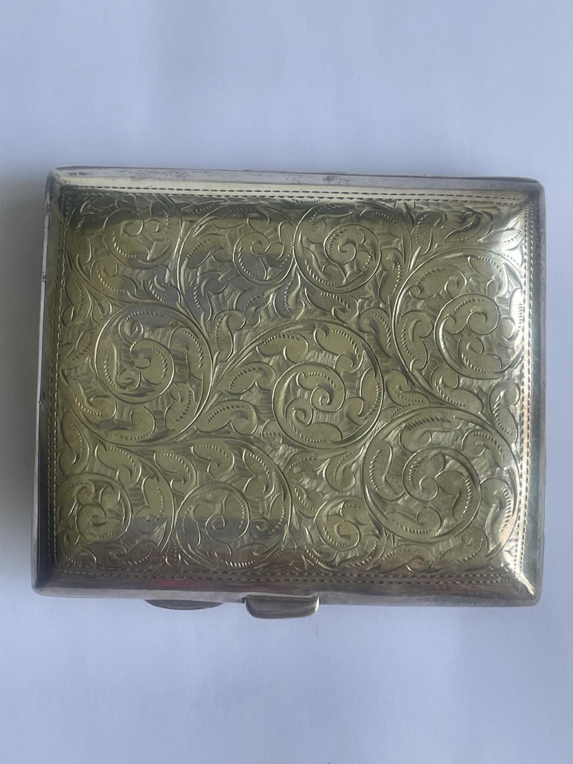 A HALLMARKED CHESTER SILVER CIGARETTE CASE GROSS WEIGHT 94 GRAMS - Image 2 of 4