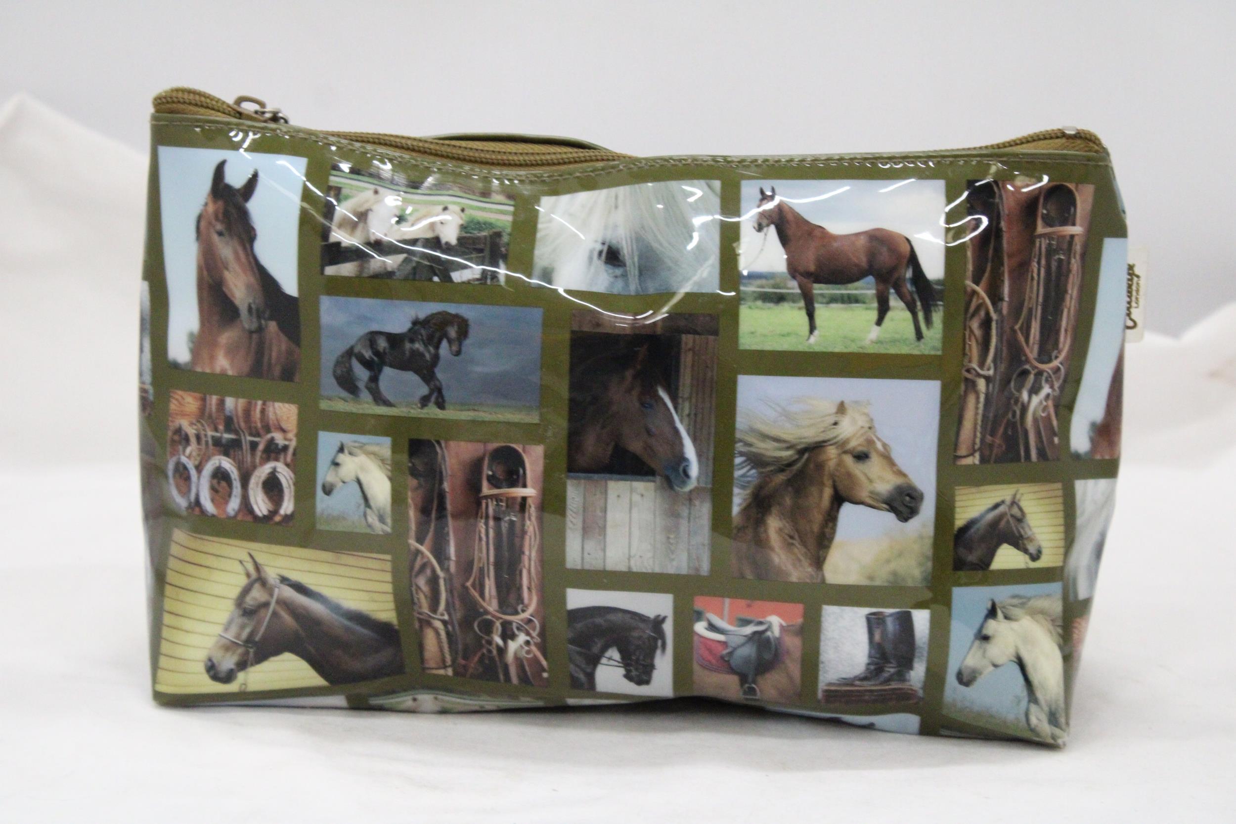 A DESIGNER "HORSEY" BAG WITH A MATCHING PURSE BY CATSEYE OF LONDON - Image 4 of 4
