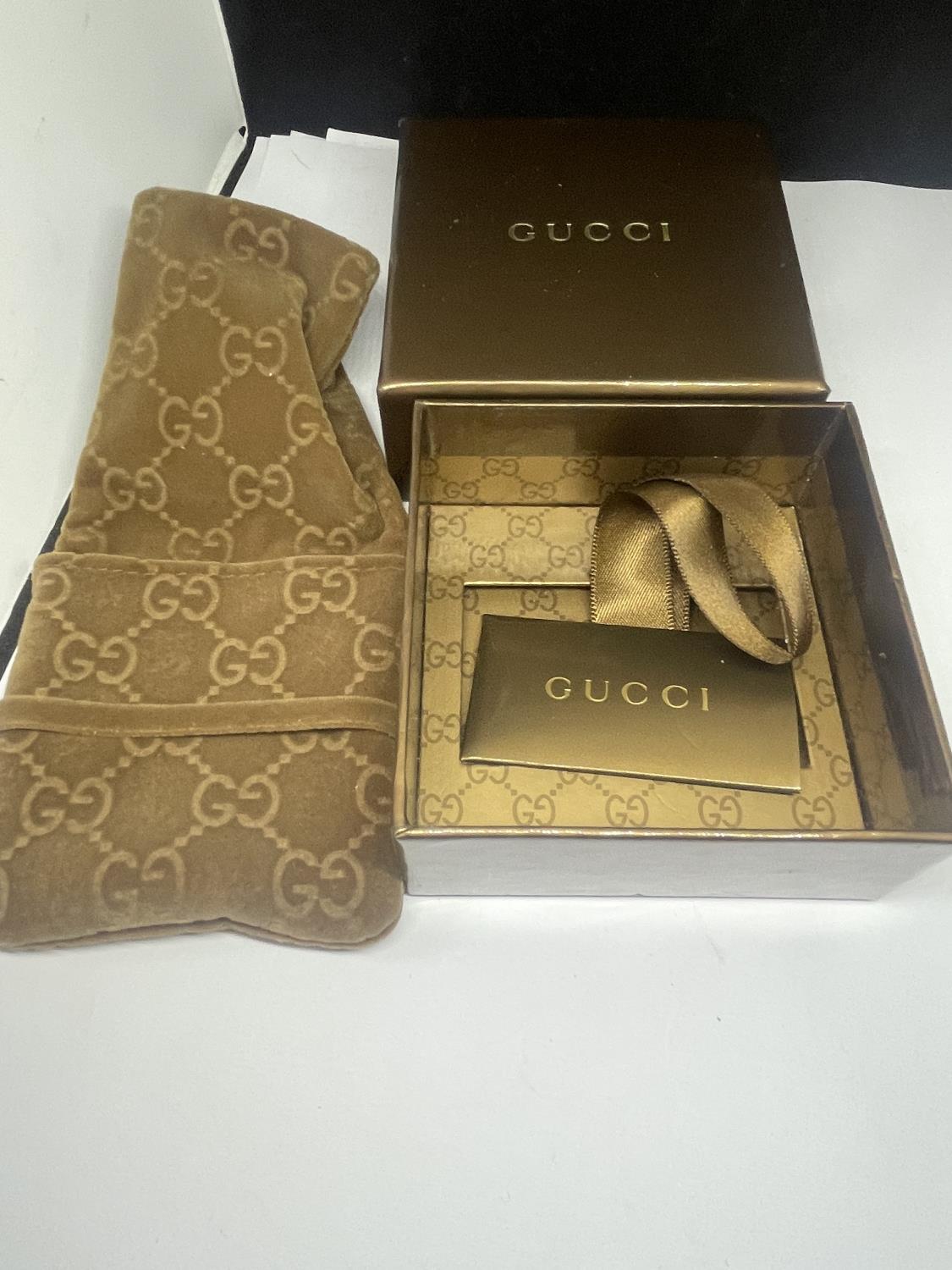 A GUCCI SILVER NECKLACE WITH POUCH AND PRESENTATION BOX - Image 5 of 5